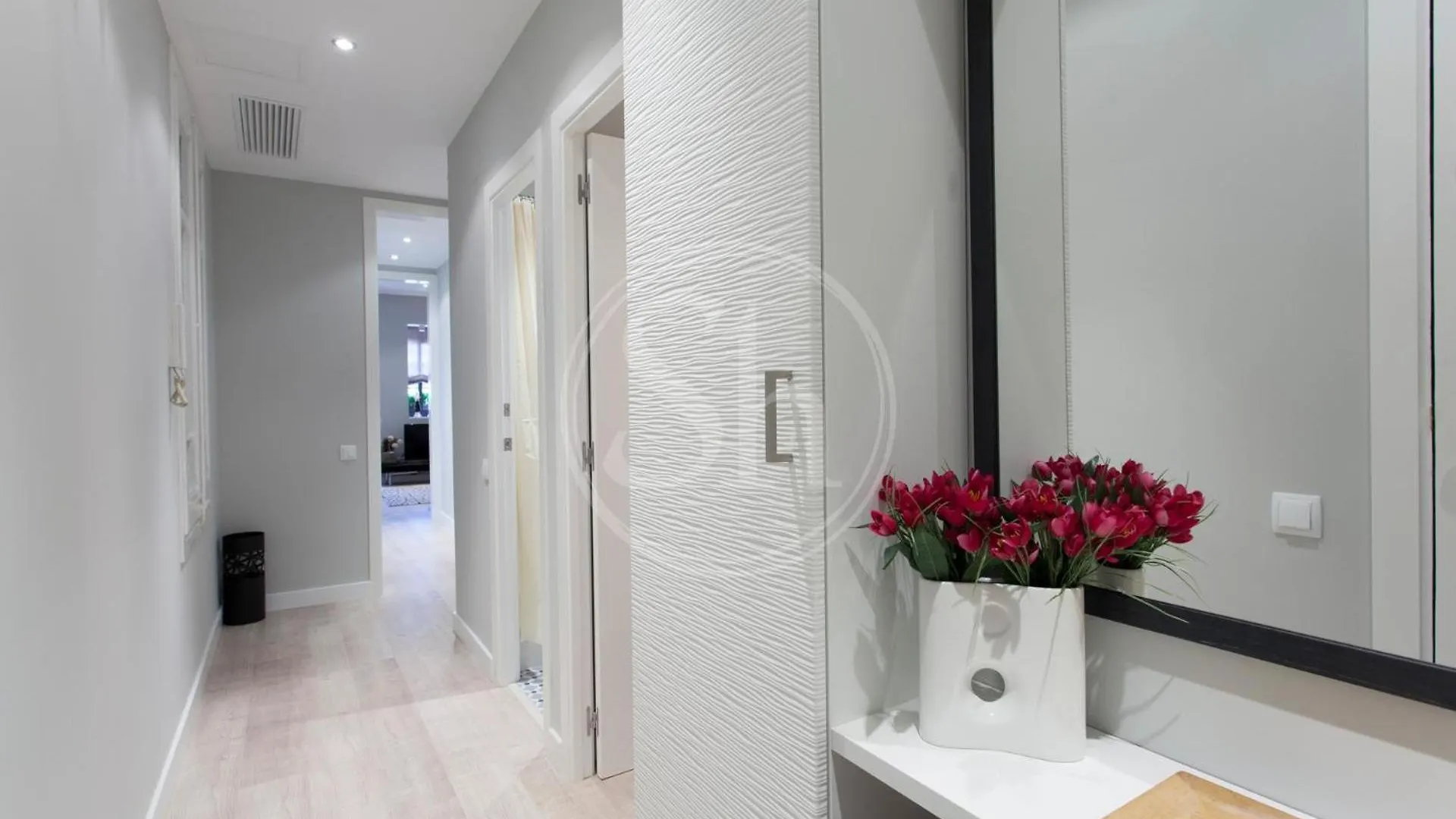 Modern Eixample Apartment Барселона