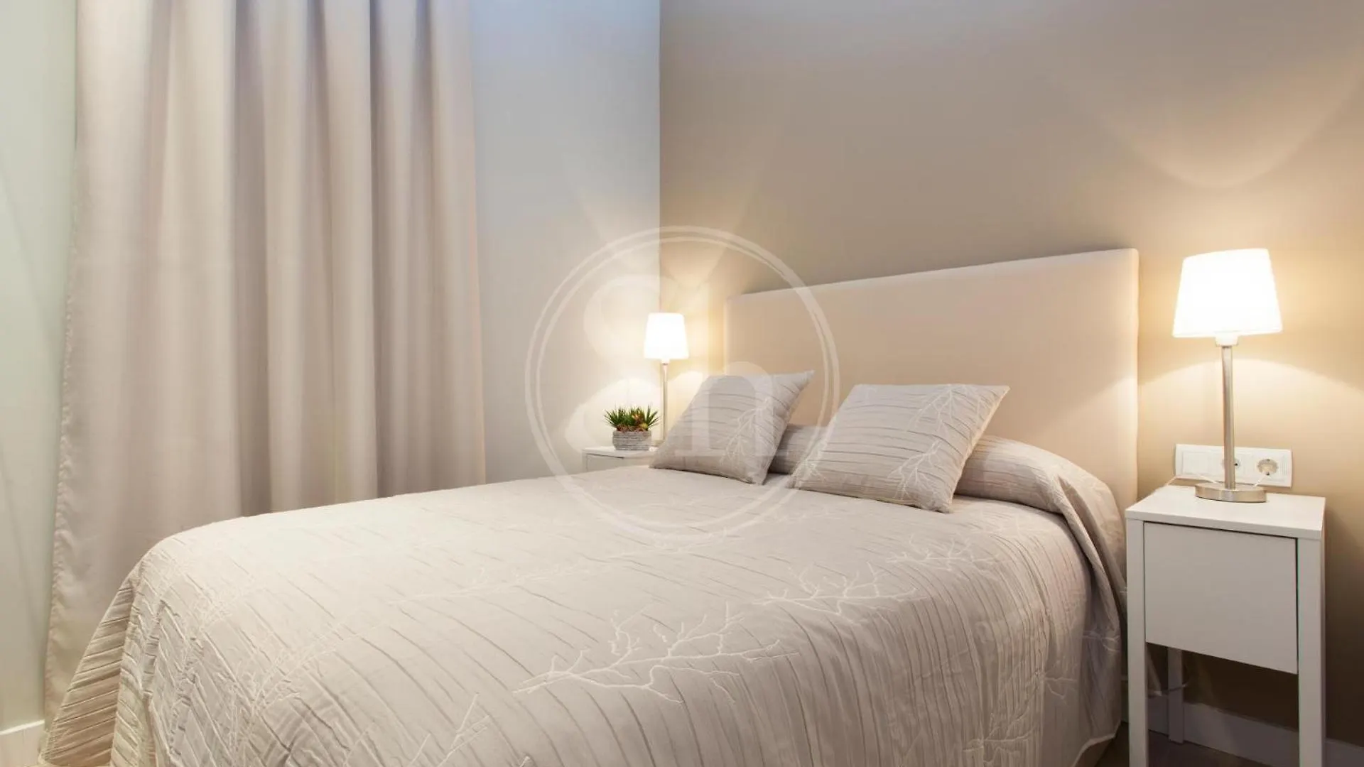 Modern Eixample Apartment Барселона 0*,  Испания