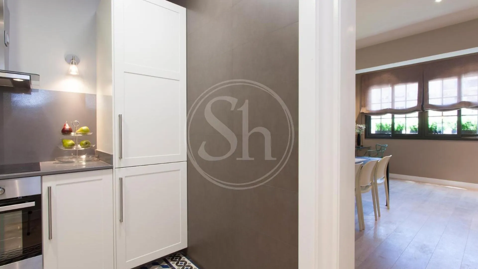 Modern Eixample Apartment Барселона